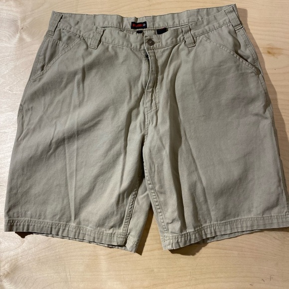 Wolverine Men's Khaki Shorts 42 (HS) - Picture 4 of 12